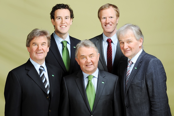 2012 - Alexander und Julius Kiennast erweitern die Geschäftsführung der 8. Generation der 3 Brüder Julius, Herbert und Raimund Kiennast