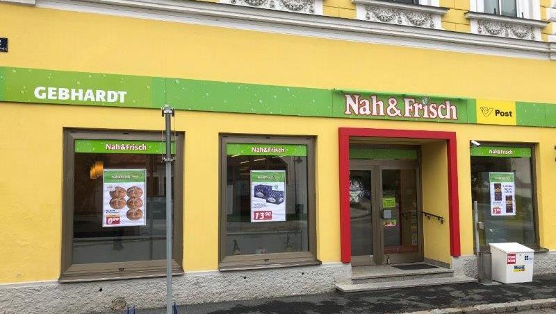 Die schön gestaltete Außenansicht von Nah&Frisch Geras