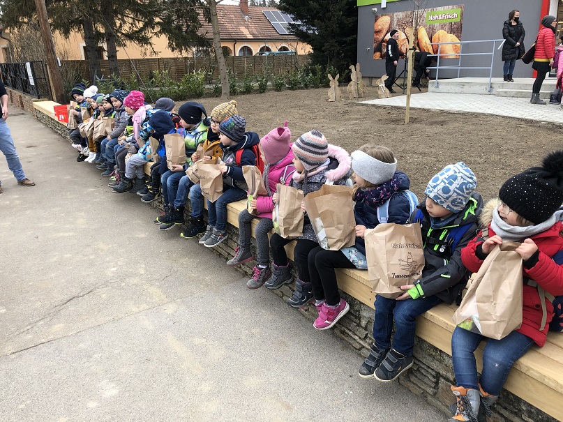 Auch die Kleinsten in Ebenthal haben Freude mit dem neuen Nah&Frisch! 