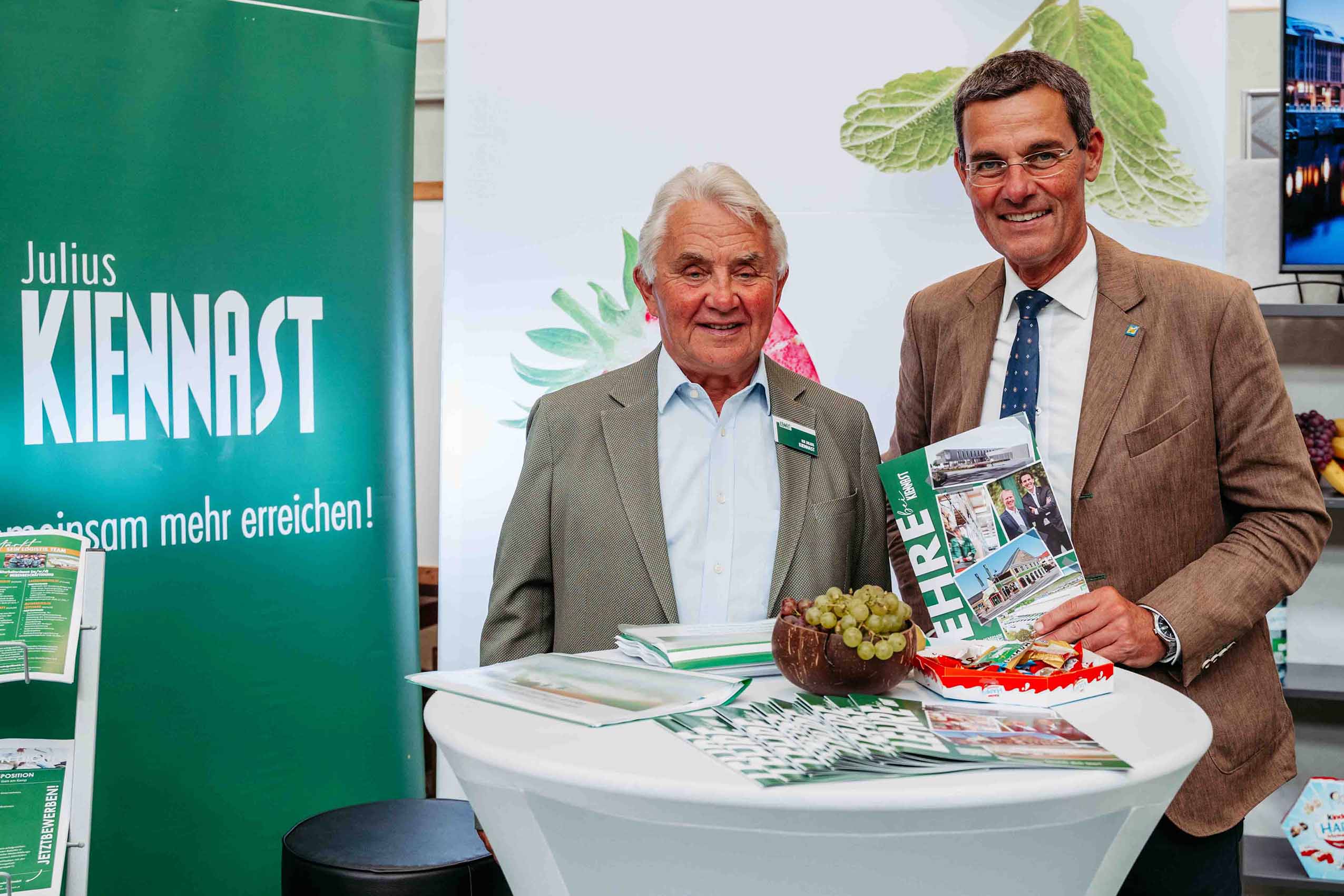 KR Julius Kiennast mit unserem Bezirkshauptmann von Horn, Mag. Stefan Grusch