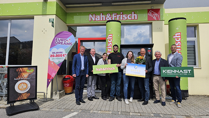 Foto v.l.: Mag. Julius Kiennast, Mag. Wolfgang Fuchs, Regina Zugsbratl, Cem Derin, Enida Smajic, Bügermeister Wolfgang Seidl, KR Julius Kiennast und Marco Seitinger fanden sich am 06. Mai zur offiziellen Eröffnung ein.