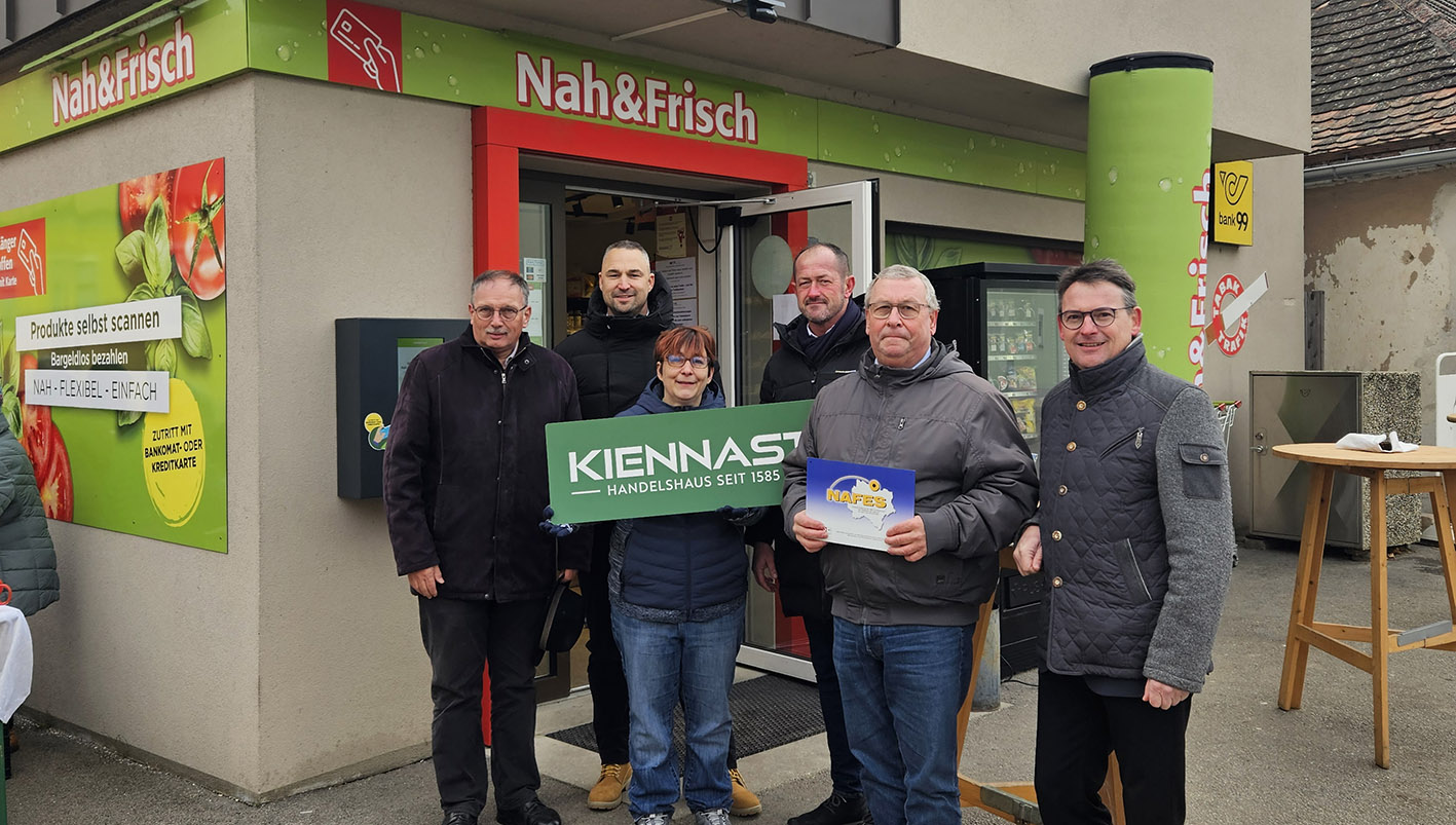 Foto v.l.: Richard Hogl (Abgeordneter zum NÖ Landtag), Vertriebsleiter Marco Seitinger, Kauffrau Daniela Effler, Kundenbetreuer René Knabe, Bürgermeister Friedrich Schechtner und Ing. Franz Linsbauer (Abgeordneter zum NÖ Landtag); (c) Wolfgang Hanousek
